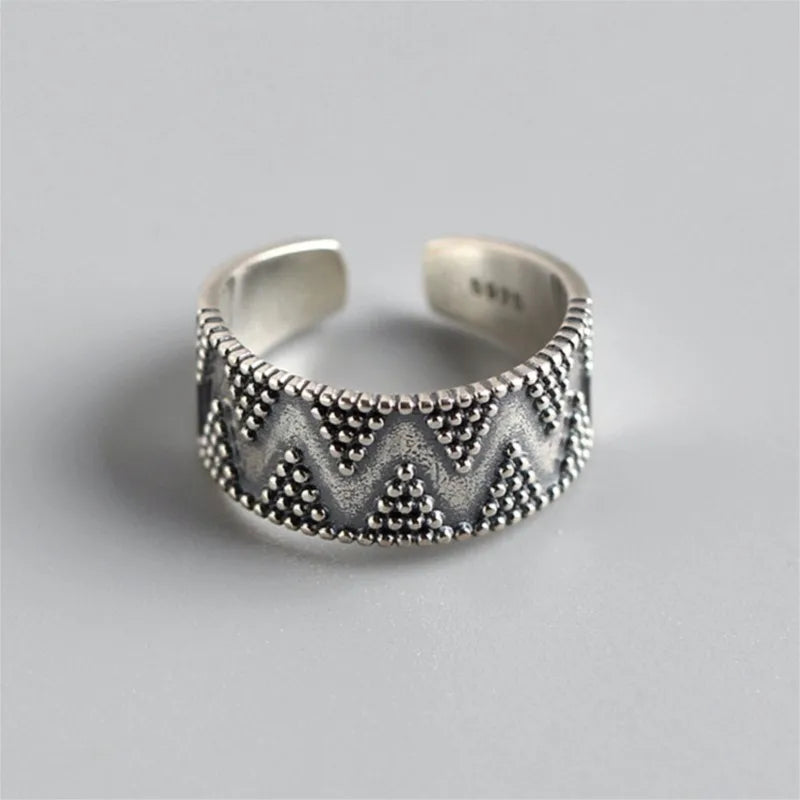 Charming Silver Ring for Any Occasion