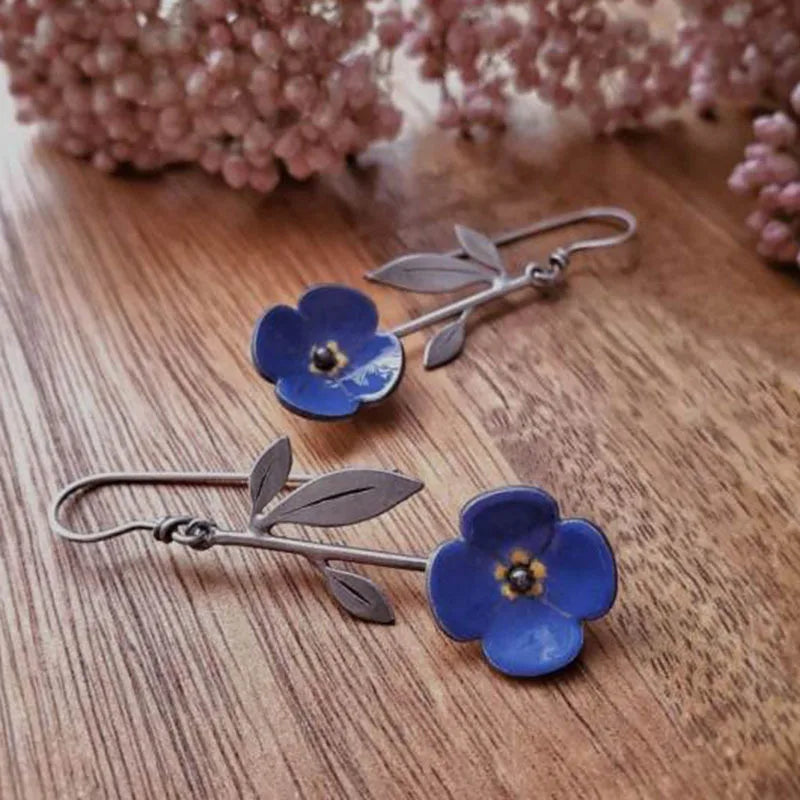 Charming Silver Earring for Any Occasion