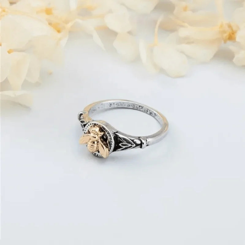 Classic Gold Ring with Timeless Appeal