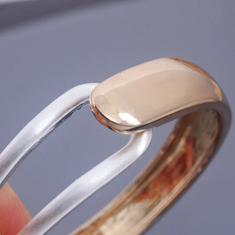 Romantic Gold Bracelet for Special Moments
