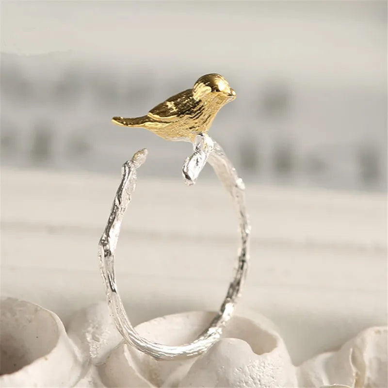 Classic Gold Ring with Timeless Appeal