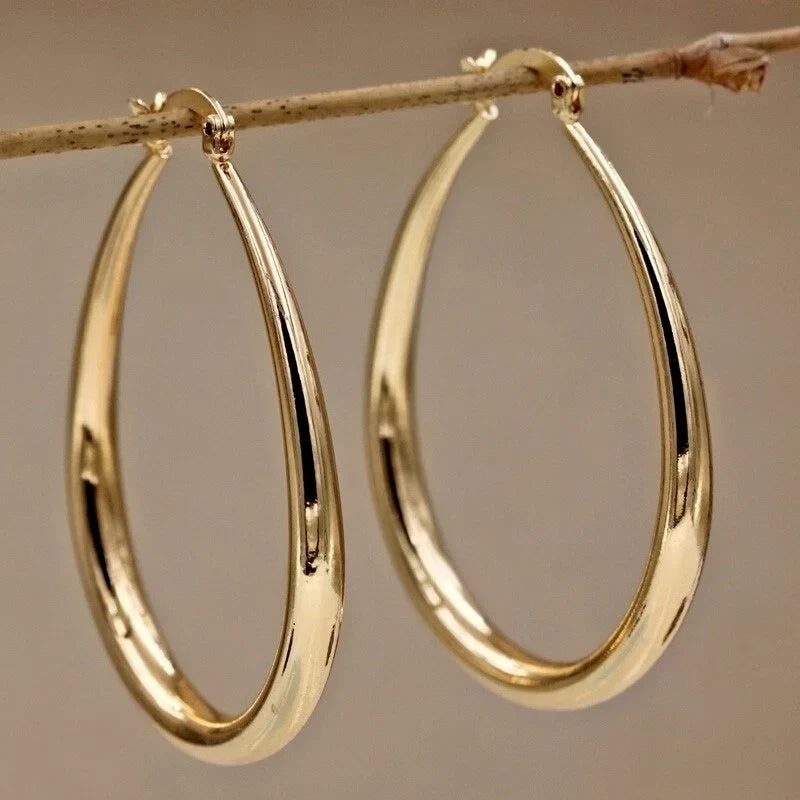 Charming Gold Earring for Any Occasion