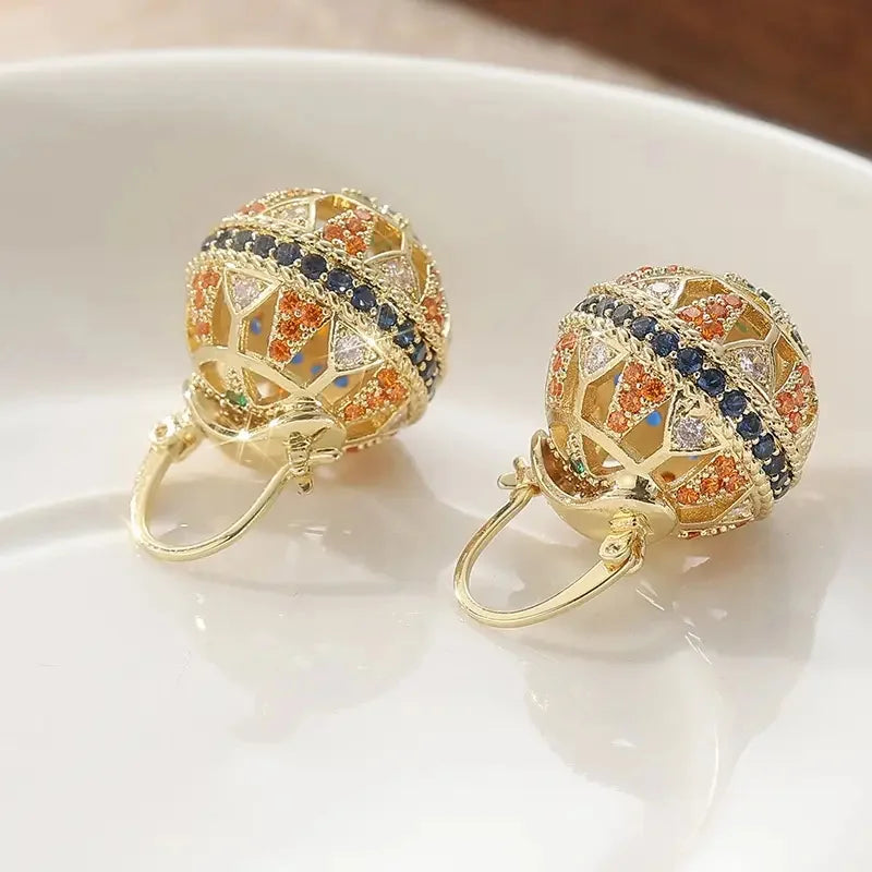 Charming Gold Earring for Any Occasion