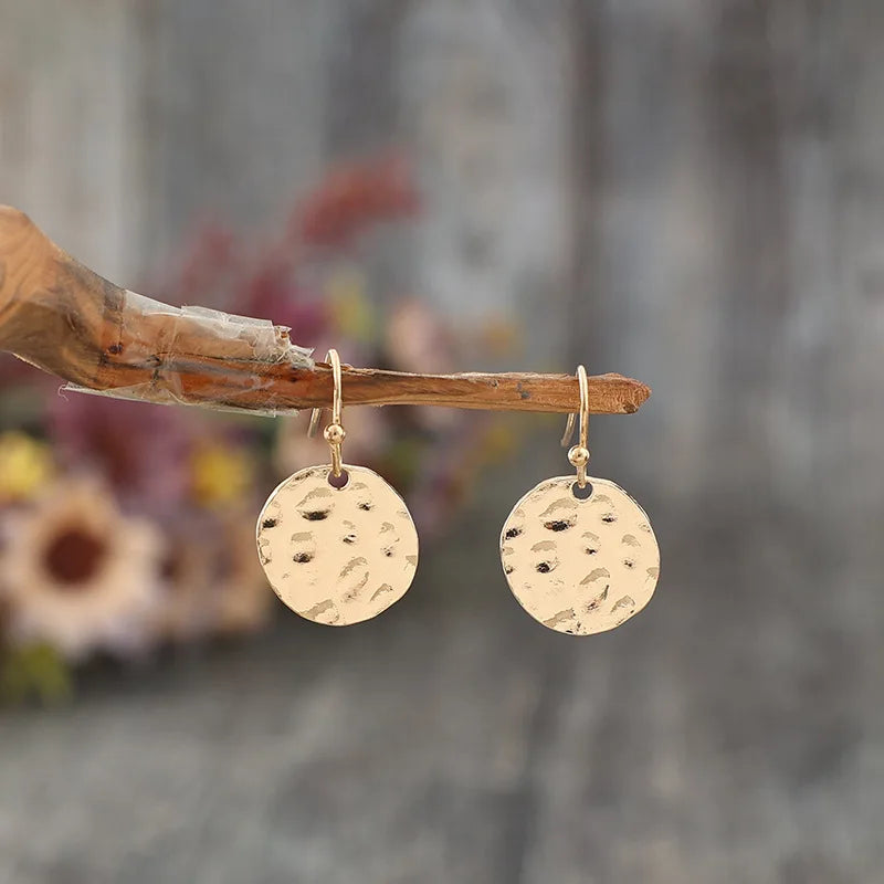 Classic Gold Earring with Timeless Appeal