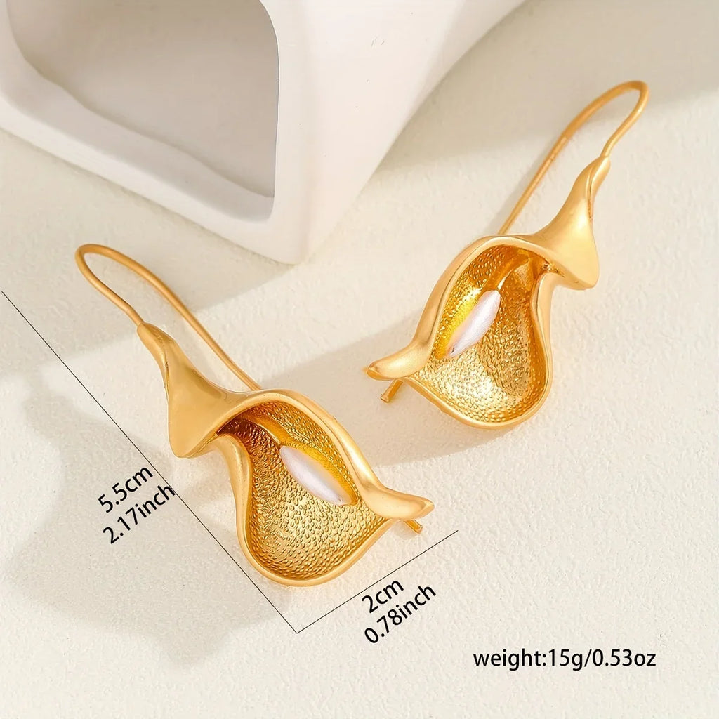Beautiful Gold Earring with Unique Style