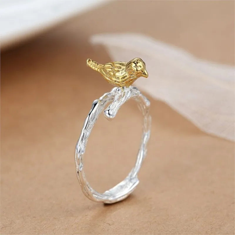 Classic Gold Ring with Timeless Appeal