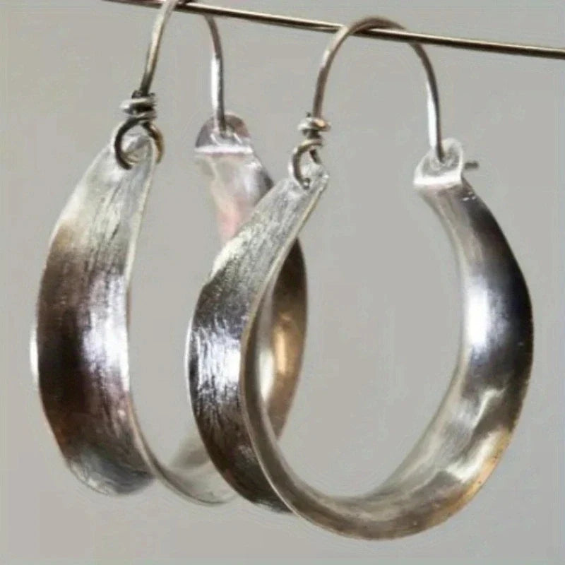 Romantic Silver Earring for Special Moments