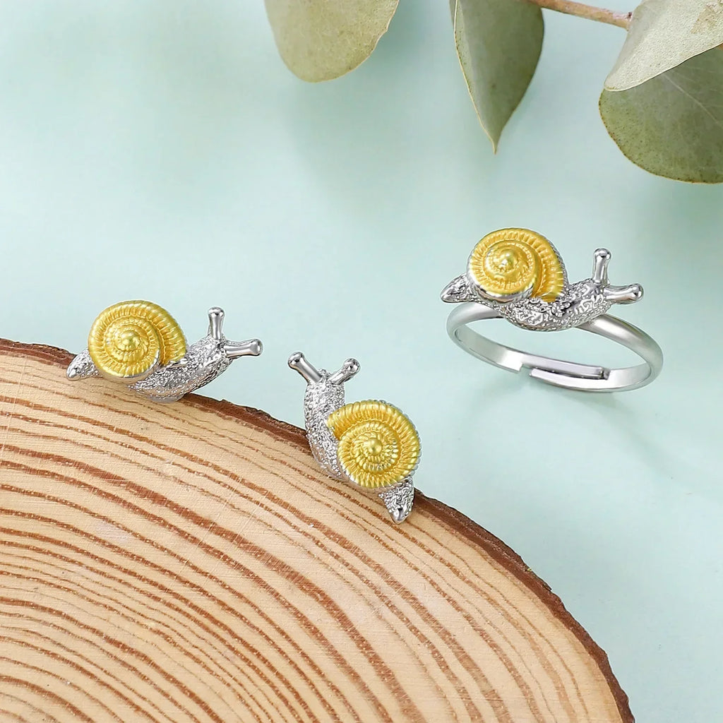 Classic Gold Earring with Timeless Appeal