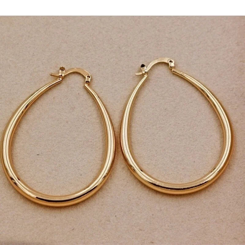 Charming Gold Earring for Any Occasion