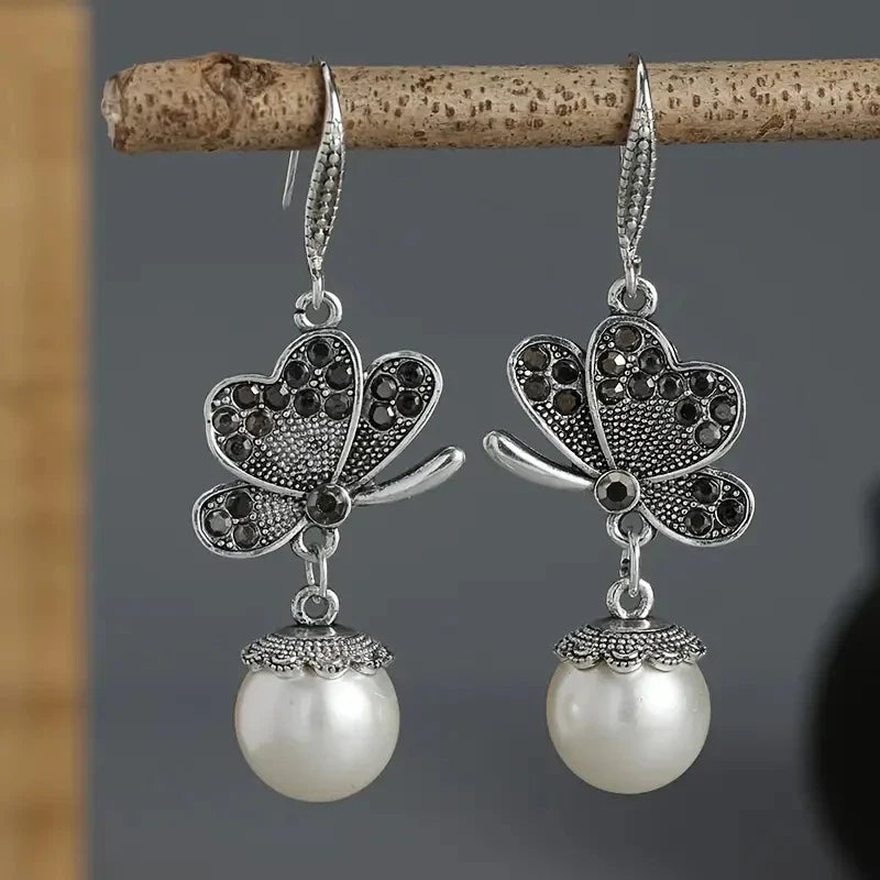 Charming Pearl Earring for Any Occasion