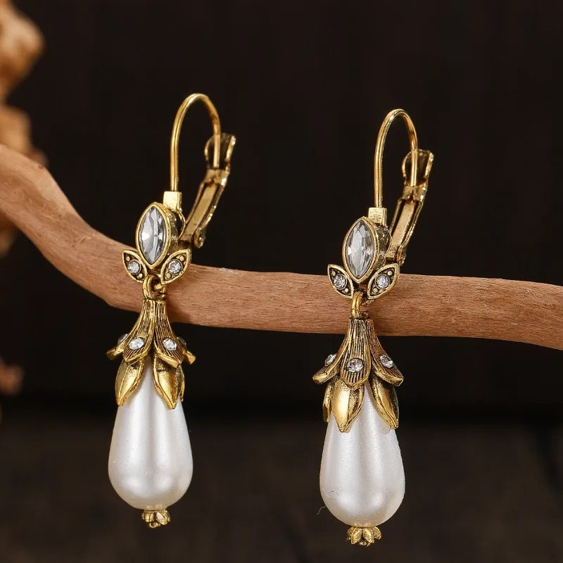Beautiful Gold Earring with Unique Style