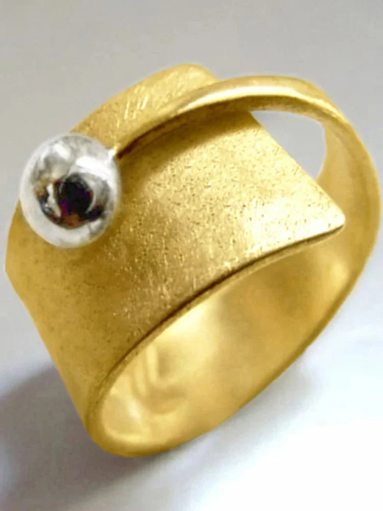 Romantic Gold Ring for Special Moments