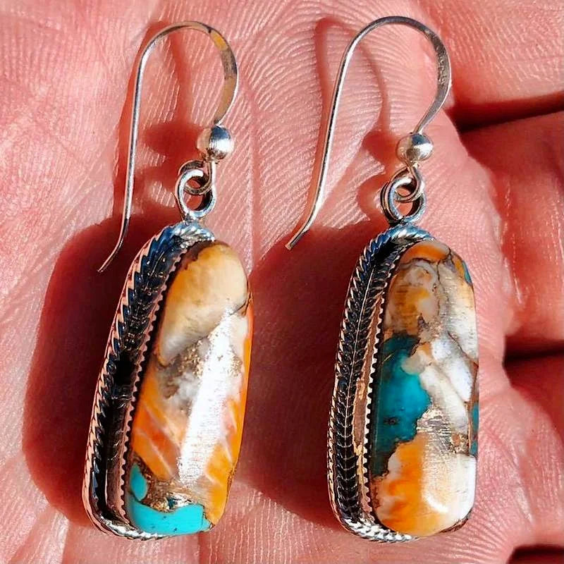 Charming Silver Earring for Any Occasion