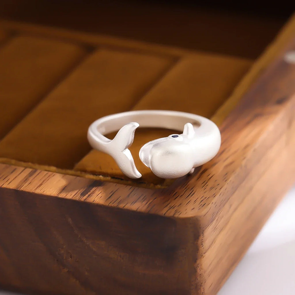 Classic Silver Ring with Timeless Appeal