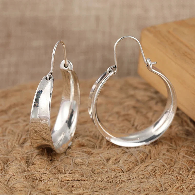 Romantic Silver Earring for Special Moments