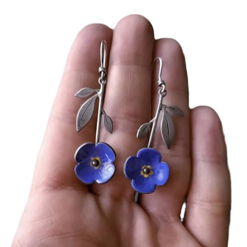 Charming Silver Earring for Any Occasion