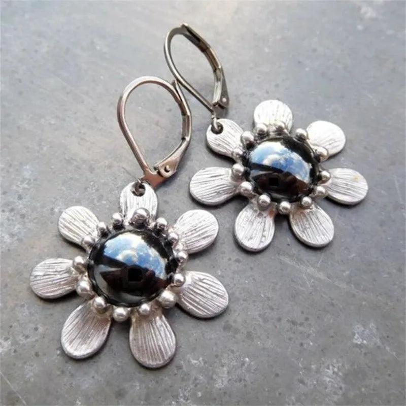 Charming Silver Earring for Any Occasion