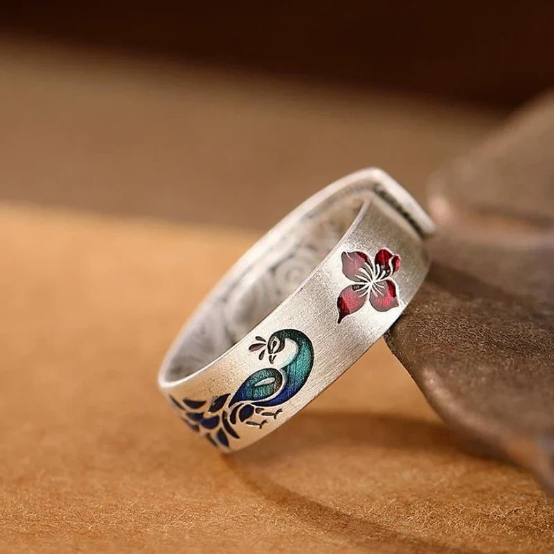 Classic Silver Ring with Timeless Appeal