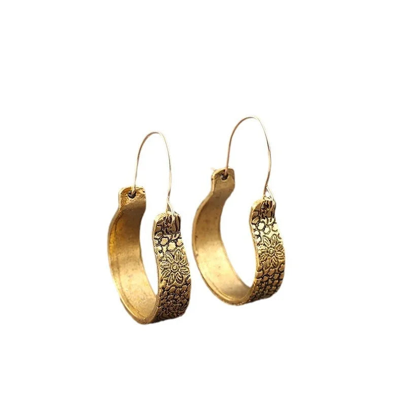 Charming Gold Earring for Any Occasion