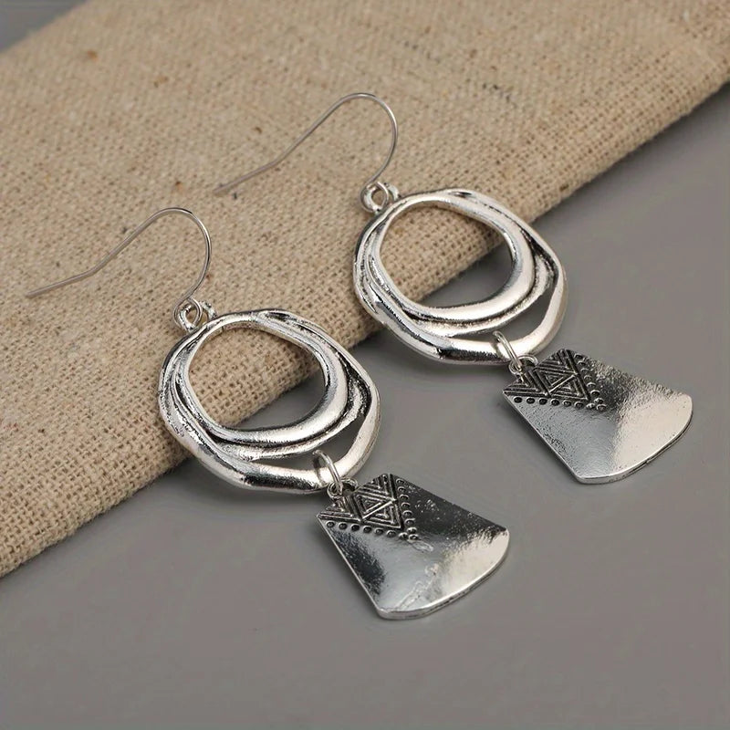 Charming Silver Earring for Any Occasion
