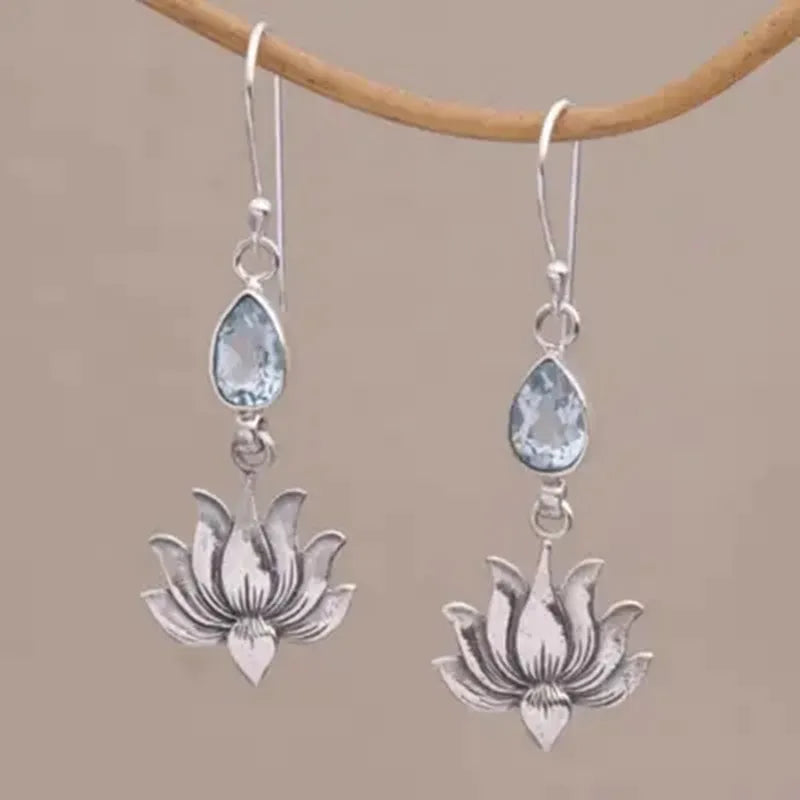 Romantic Silver Earring for Special Moments