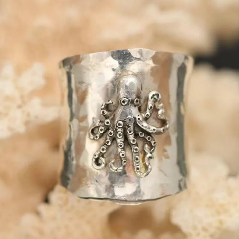 Classic Silver Ring with Timeless Appeal