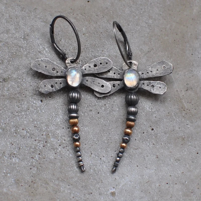 Charming Silver Earring for Any Occasion