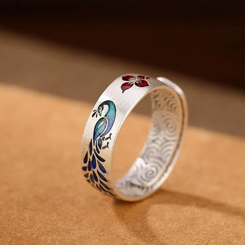 Classic Silver Ring with Timeless Appeal