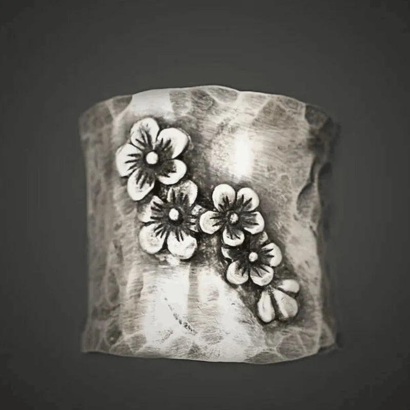 Classic Silver Ring with Timeless Appeal