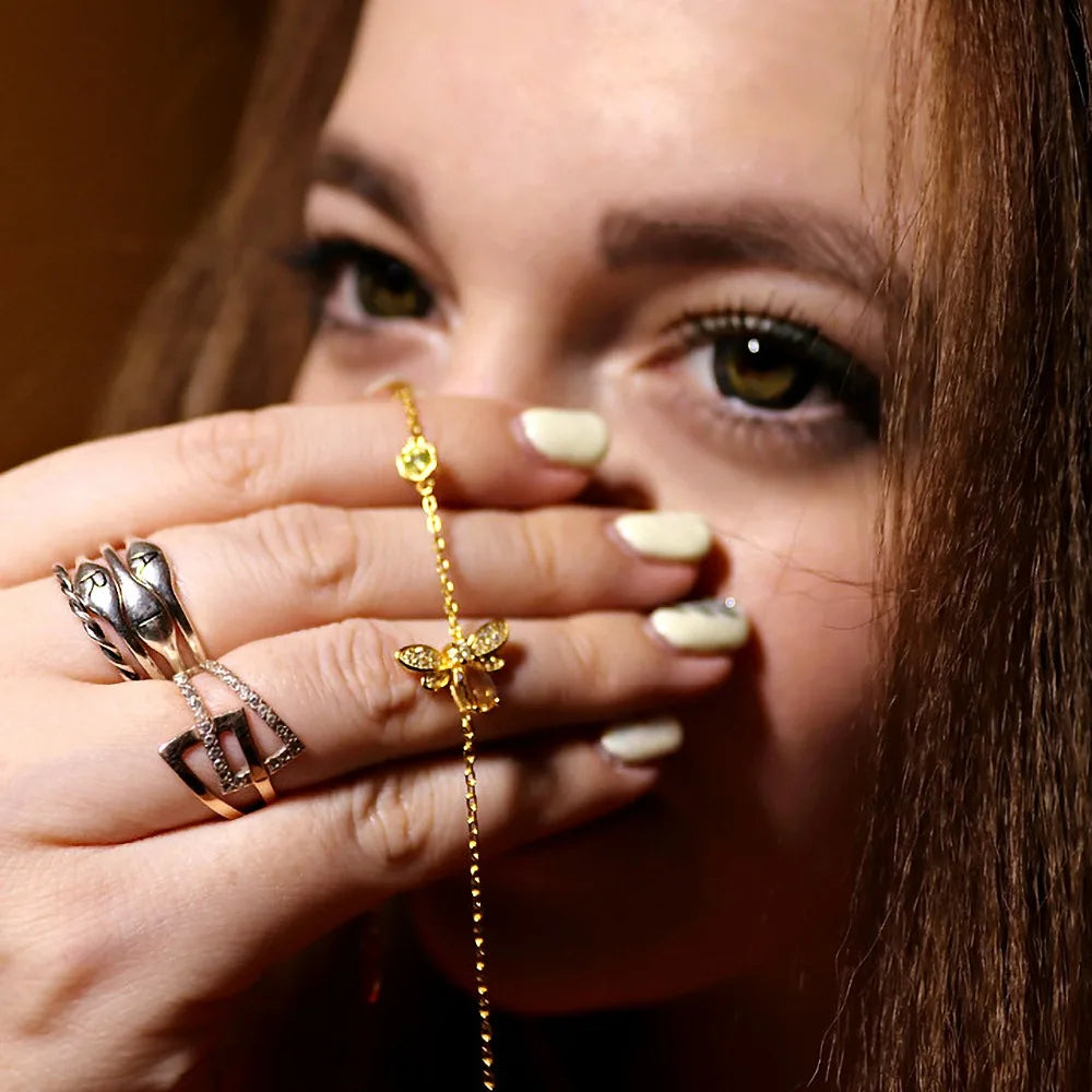 Charming Gold Bracelet for Any Occasion