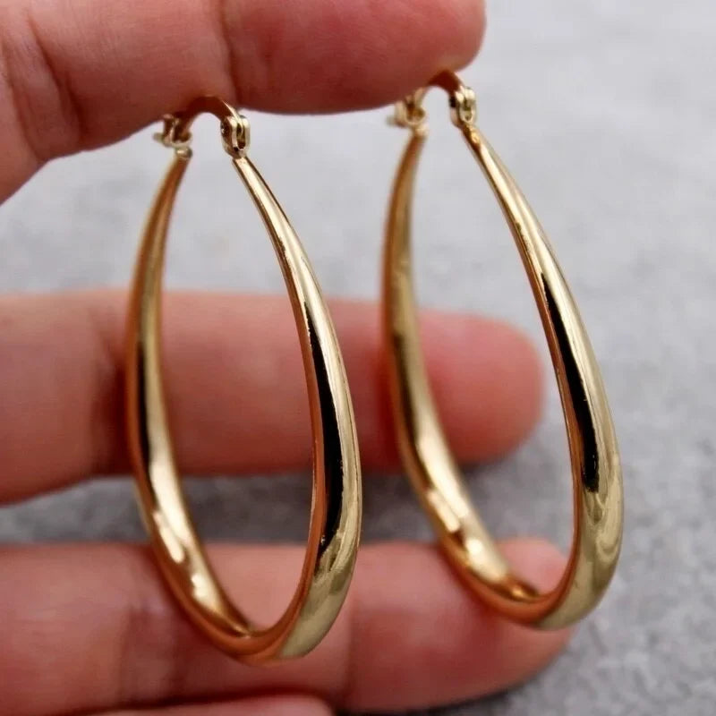 Charming Gold Earring for Any Occasion