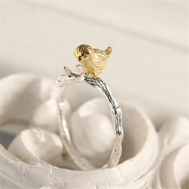 Classic Gold Ring with Timeless Appeal