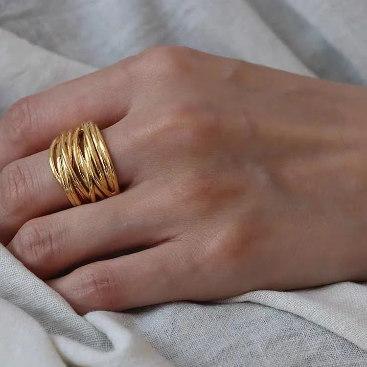 Romantic Gold Ring for Special Moments