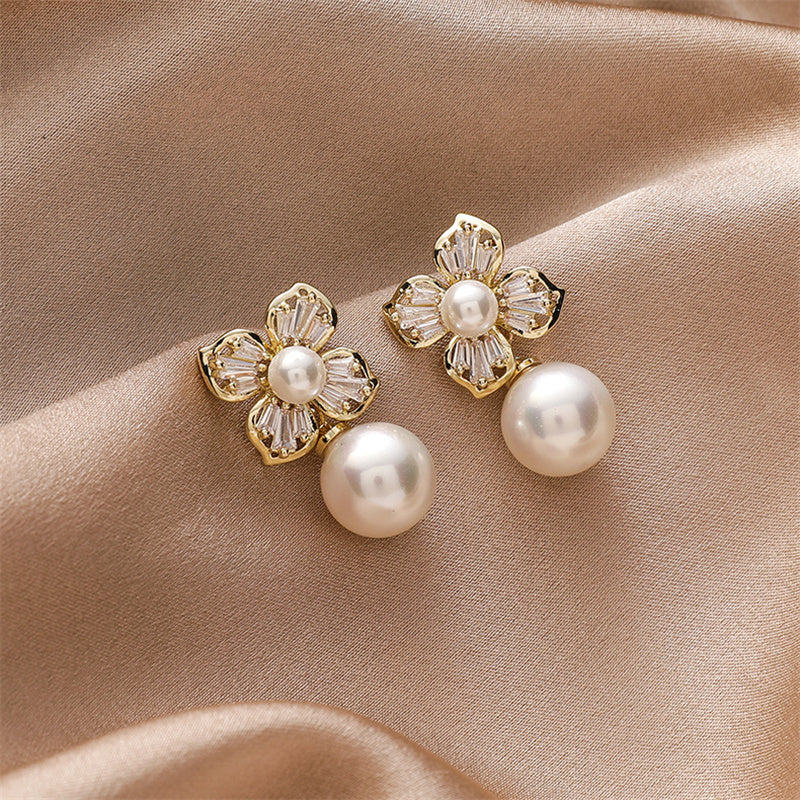 Romantic Pearl Earring for Special Moments