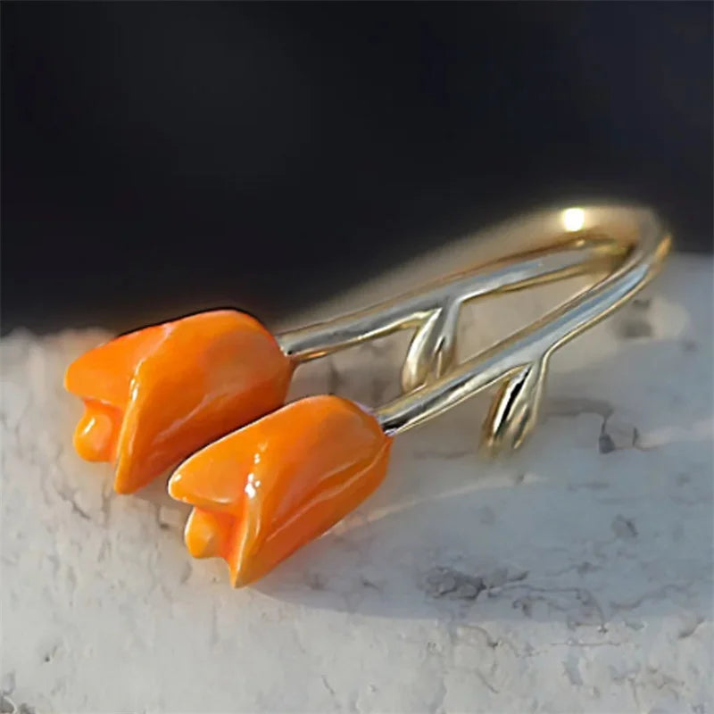 Charming Gold Earring for Any Occasion