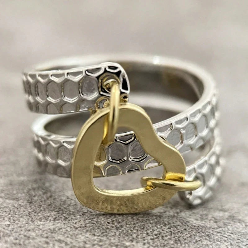 Classic Gold Ring with Timeless Appeal