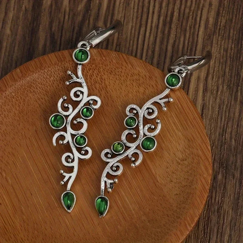 Charming Silver Earring for Any Occasion