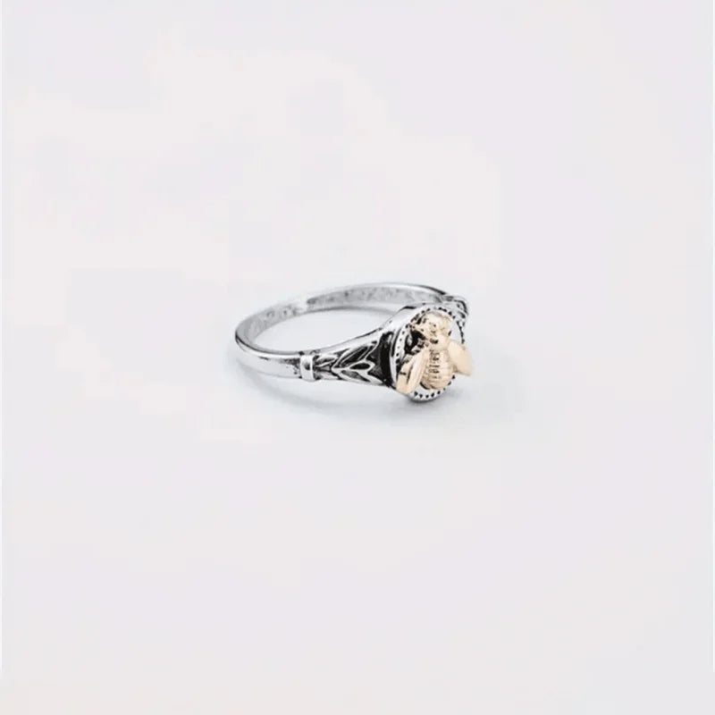 Classic Gold Ring with Timeless Appeal