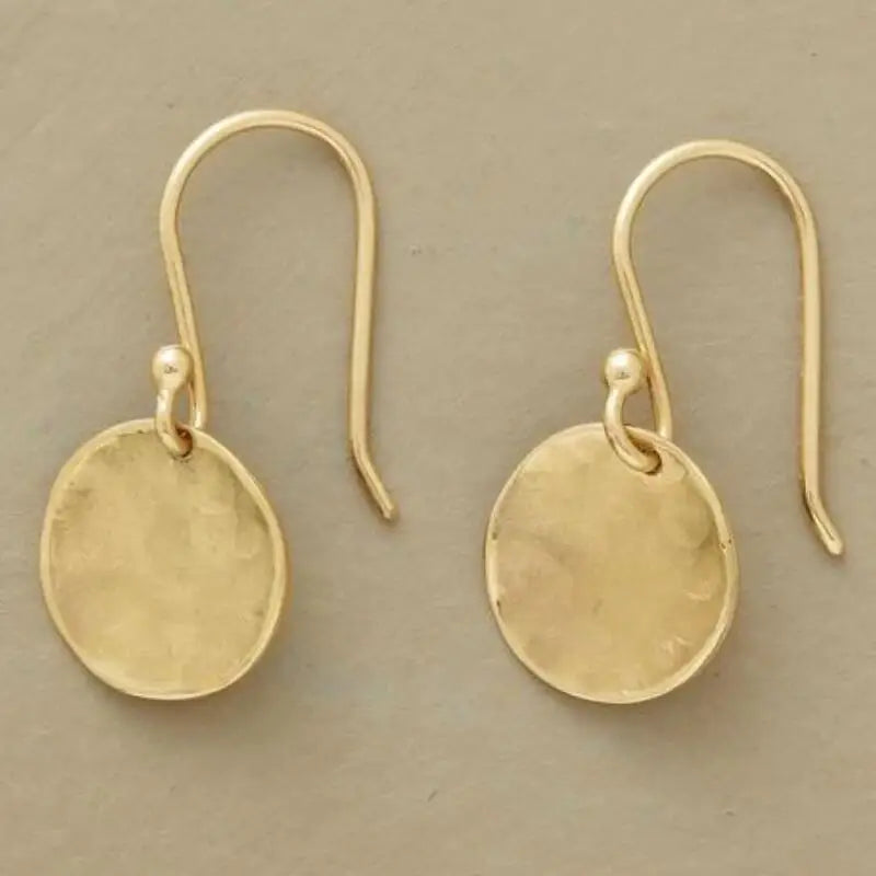 Classic Gold Earring with Timeless Appeal