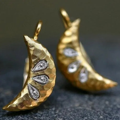 Beautiful Gold Earring with Unique Style