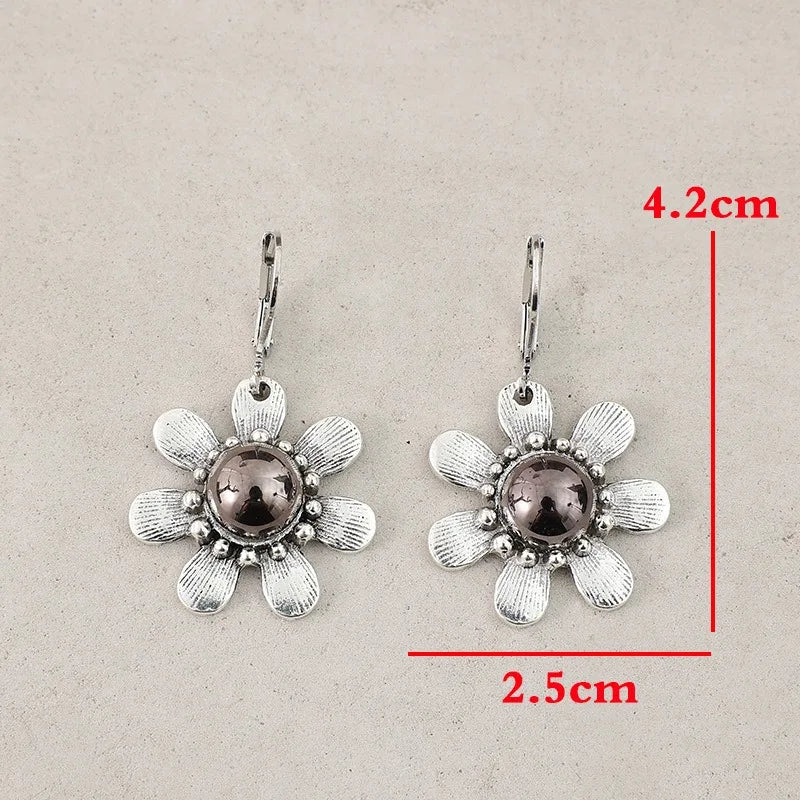 Charming Silver Earring for Any Occasion