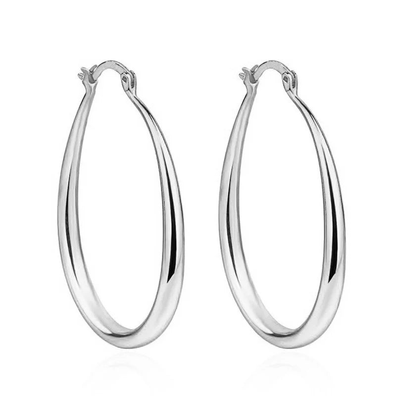 Charming Gold Earring for Any Occasion