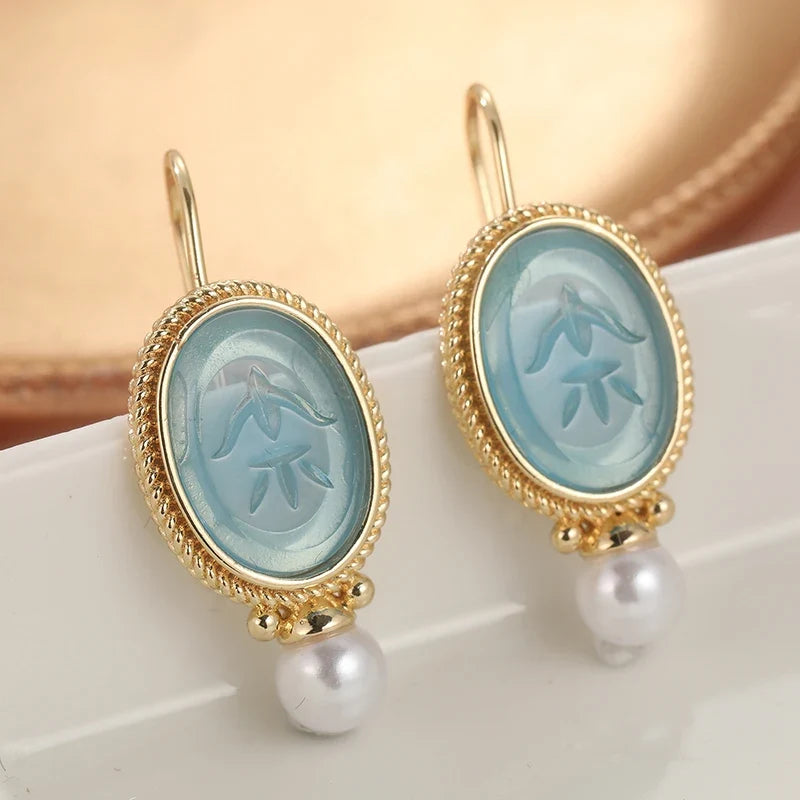 Charming Gold Earring for Any Occasion
