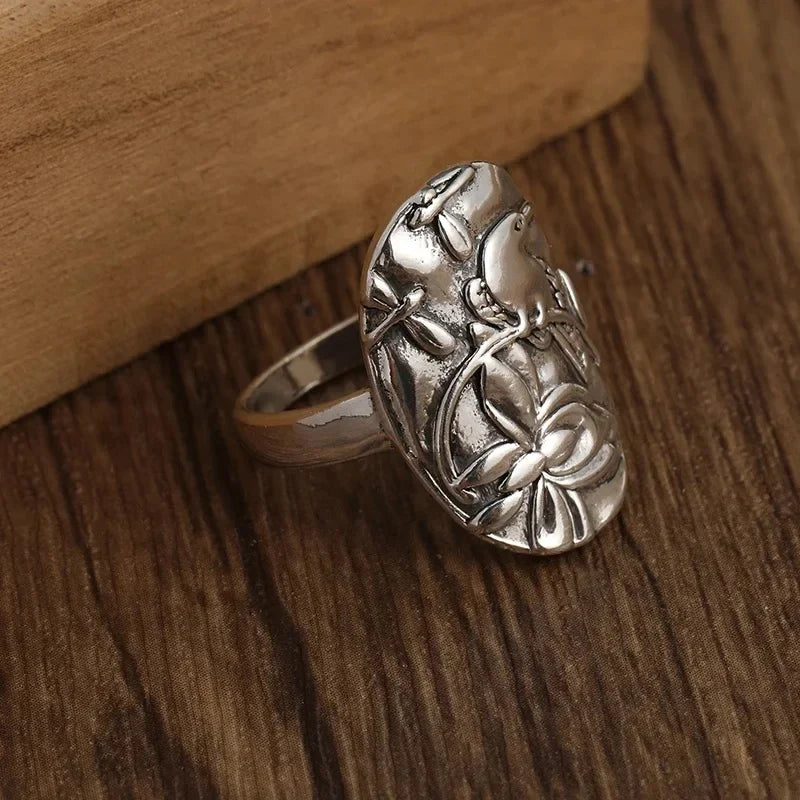 Classic Silver Ring with Timeless Appeal