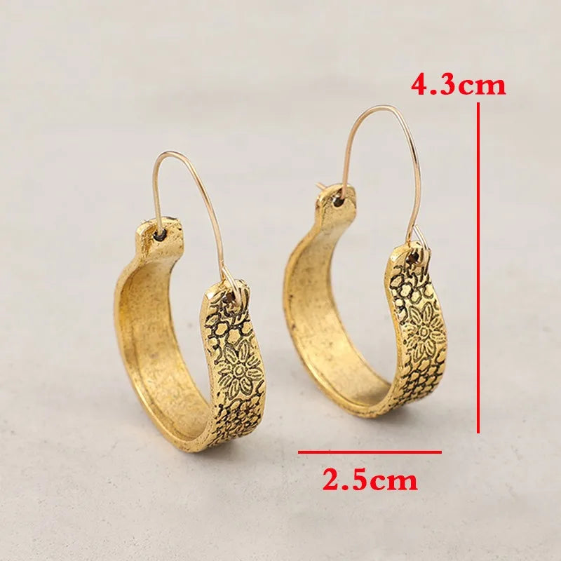 Charming Gold Earring for Any Occasion