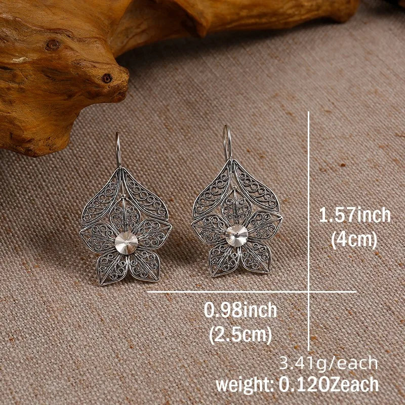 Romantic Silver Earring for Special Moments