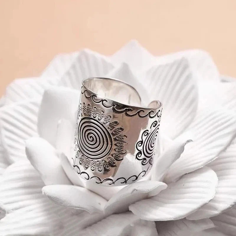Charming Silver Ring for Any Occasion