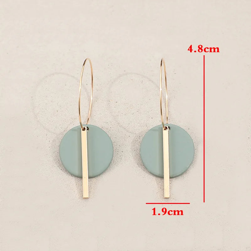 Classic Gold Earring with Timeless Appeal