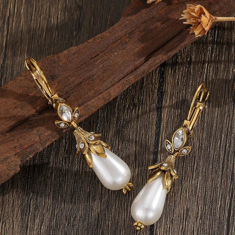 Beautiful Gold Earring with Unique Style