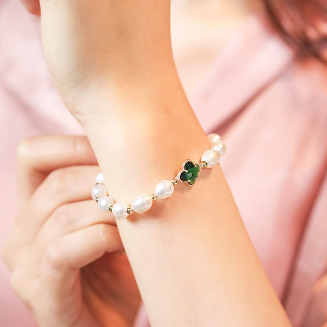 Classic Pearl Bracelet with Timeless Appeal